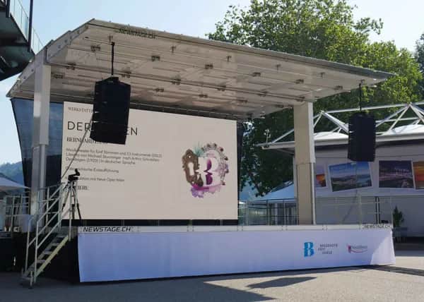 Newstage Bühne